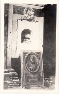 “Niche where Columbus Remains were.” American Photo Studios, Zenea (Neptuno) 43. Circa 1901-1915. Real Photo Postcard.
